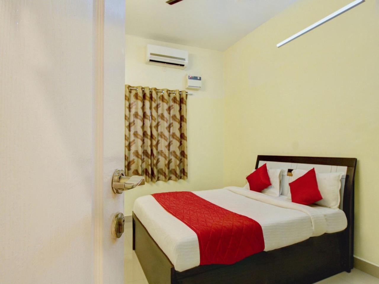 Oyo 1602 Galaxy Manor 3*